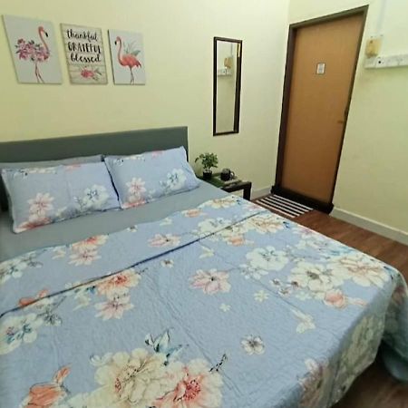 Roomstay Kuala Nerus Gated Parking - 6M To Beach & 15M To Drawbridge Kuala Terengganu Eksteriør billede