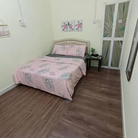 Roomstay Kuala Nerus Gated Parking - 6M To Beach & 15M To Drawbridge Kuala Terengganu Eksteriør billede